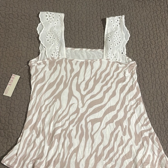 Women’s eyelet flutter-sleeve top - Picture 8 of 10